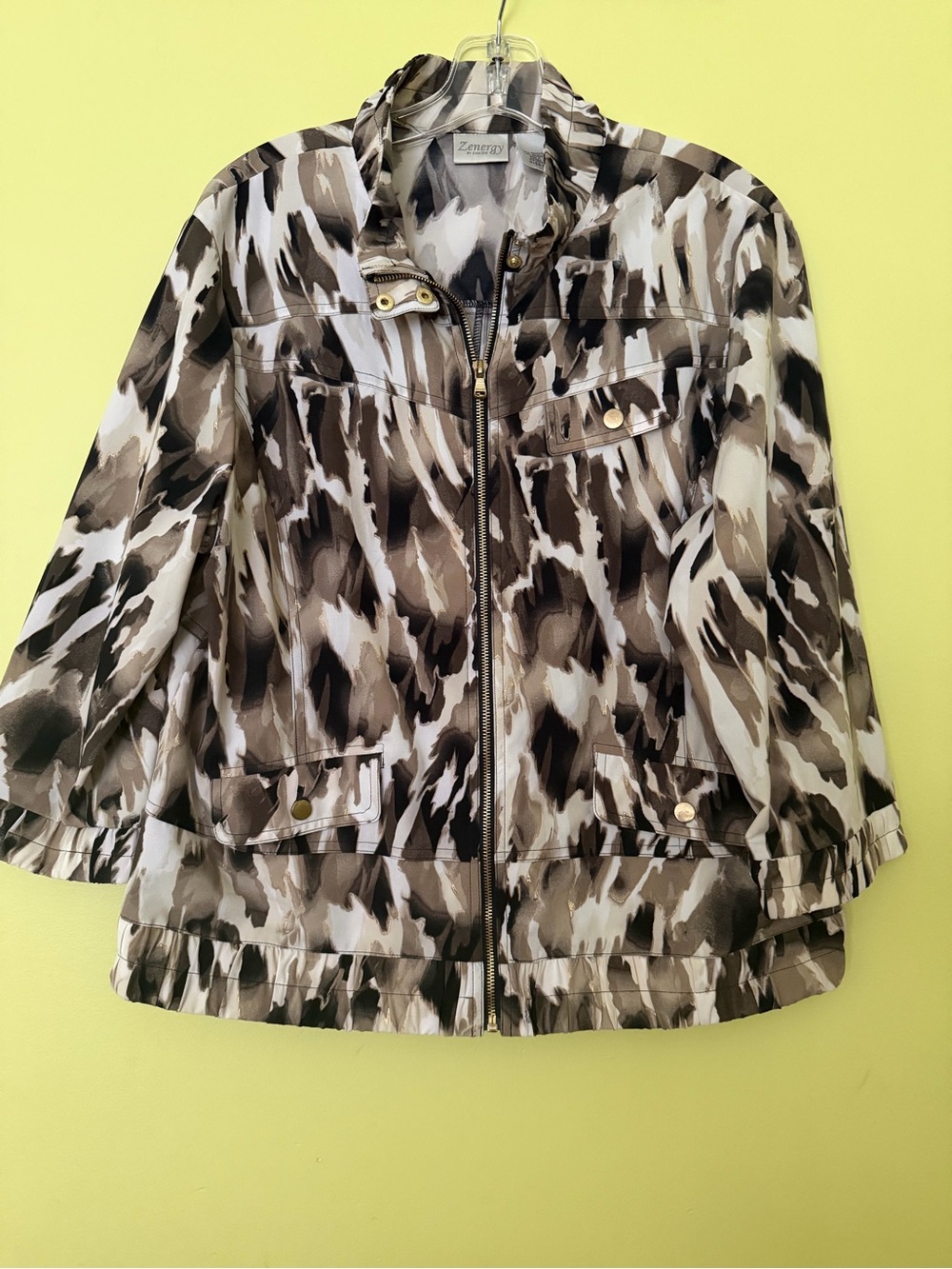 Woman’s jacket Zenergy by Chicos size 2 L